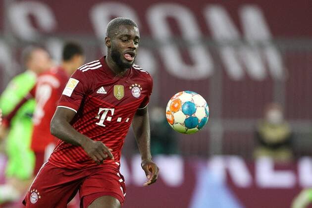 Dayot Upamecano 2 (FC Bayern Muenchen), FC Bayern Muenchen vs. VfL Wolfsburg, 1. Bundesliga, 17. Spieltag, 17.12.2021 DFB regulations prohibit any use of photographs as image sequences and or quasi-video Muenchen Bayern Deutschland