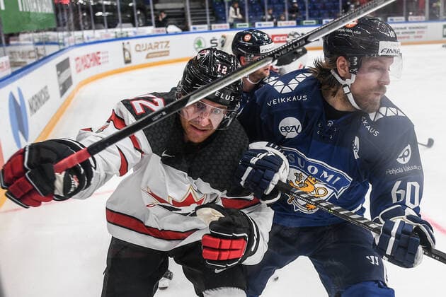 Russia Ice hockey, Eishockey Euro Tour Finland - Canada 6724495 18.12.2021 Finland s Markus Granlund, right, and Canada s Chay Genoway struggle for a puck during the Channel One Cup match of the Euro Hockey Tour between Finland and Canada, in Moscow, Russia. Vladimir Astapkovich Sputnik Moscow Russia  Copyright: xVladimirxAstapkovichx