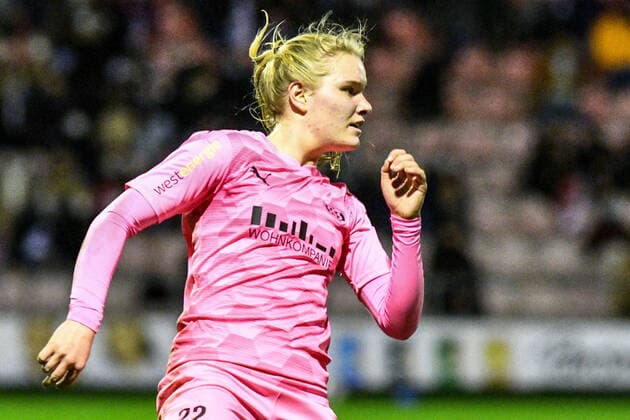 Felicitas Fee Kockmann (SGS, 22), Porträt, Portrait, 17.12.2021, Köln (Deutschland), Fussball, Flyeralarm Frauen-Bundesliga, 1. FC Köln - SGS Essen, Fussball, Flyeralarm Frauen-Bundesliga, 1. FC Köln - SGS Essen, DFB DFL REGULATIONS PROHIBIT ANY USE OF PHOTOGRAPHS AS IMAGE SEQUENCES AND OR QUASI-VIDEO.