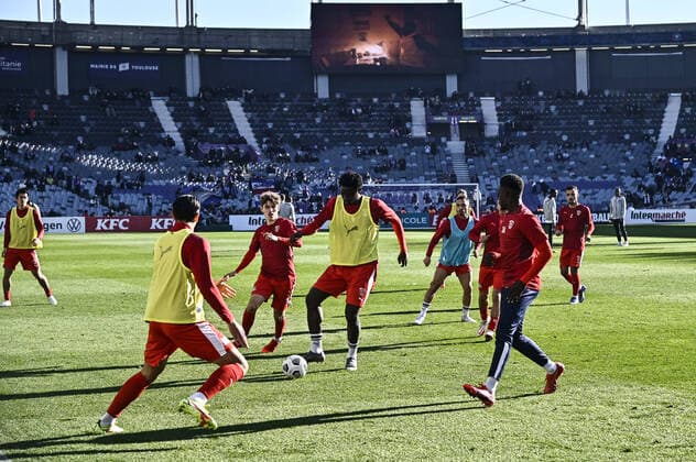 Echauffement Nimes Olympique FOOTBALL : Toulouse vs Nimes - 32eme de Finale de Coupe de France - Toulouse - Le 18 12 2021 ThierryBreton Panoramic 