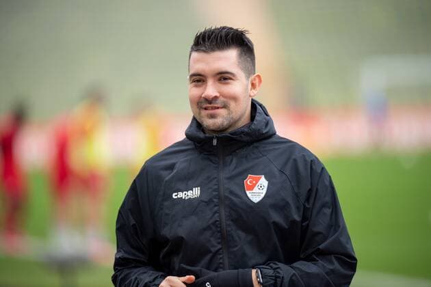 Assistant coach Alper Kayabunar (Tuerkguecue Muenchen), Tuerkguecue Ataspor Muenchen vs. SC Verl, 18.12.2021 DFB regulations prohibit any use of photographs as image sequences and or quasi-video Muenchen Bayern Deutschland