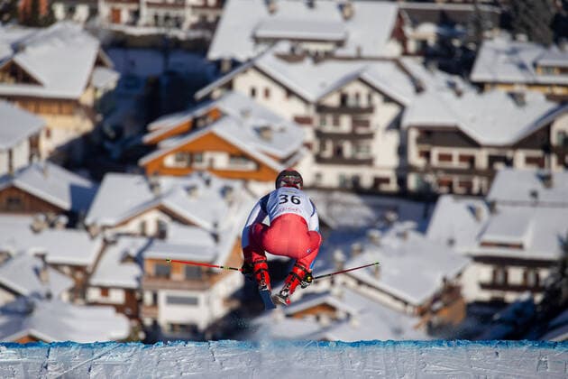 Bilder des Jahres 2021, Sport 12 Dezember Sport Themen der Woche KW50 FREE STYLE - FIS SX WC Innichen INNICHEN,ITALY,18.DEC.21 - FREESTYLE SKIING - FIS World Cup, Ski Cross, ladies, men, qualification. Image shows Tobias Baur (SUI).  GEPAxpictures xDanielxGoetzhaber
