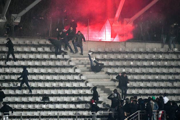 A man falls down the stairs during the outbursts of the Lyon Hooligans, the match has been permanently interrupted. Paris FC Olympique Lyonnais Coupe de France, 32nd final of the Coupe de France, at the Stade Charlety, between Paris FC and Olympique Lyonnais, December 17, 2021.  JulienxMattiax xLexPictorium LePictorium_0257842