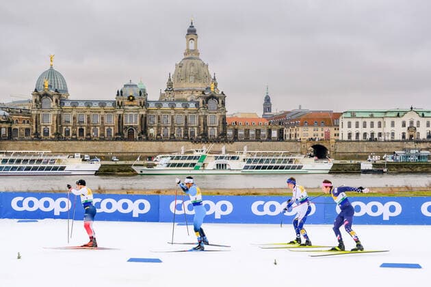 Bilder des Jahres 2021, Sport 12 Dezember Sport Themen der Woche KW50 Sport Bilder des Tages FIS Ski Langlauf Weltcup am 18.12.2021 in Dresden Sachsen. Haavard Solaas Taugboel (NOR, BIB1), Richard Jouve (FRA, BIB2) und James Clinton Schoonmaker (USA, BIB3). *** FIS Cross Country Ski World Cup on 18 12 2021 in Dresden Saxony Haavard Solaas Taugboel NOR, BIB1 , Richard Jouve FRA, BIB2 and James Clinton Schoonmaker USA, BIB3