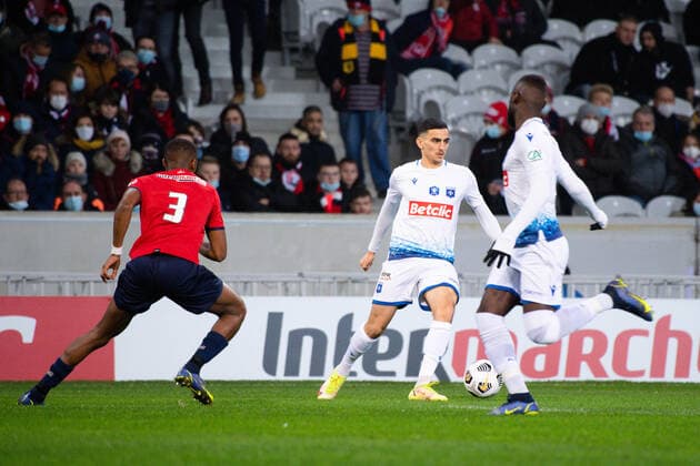 Ben Mohamed ( 9 - Auxerre ) - Tiago Djalo ( 3 - LOSC ) - FOOTBALL : Lille vs Auxerre - Coupe de France - Lille - 18 12 2021 FedericoPestellini Panoramic 