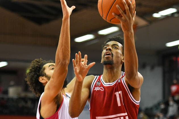 11. Spieltag, Basketball Bundesliga, Basketball Saison 2021 2022, Deutschland, easyCredit BBL, Germany, Giessen 46ers, giessen rot, Herren, Jobstairs GIESSEN 46ers - Telekom Baskets Bonn, Männer, Bonn in weiss
