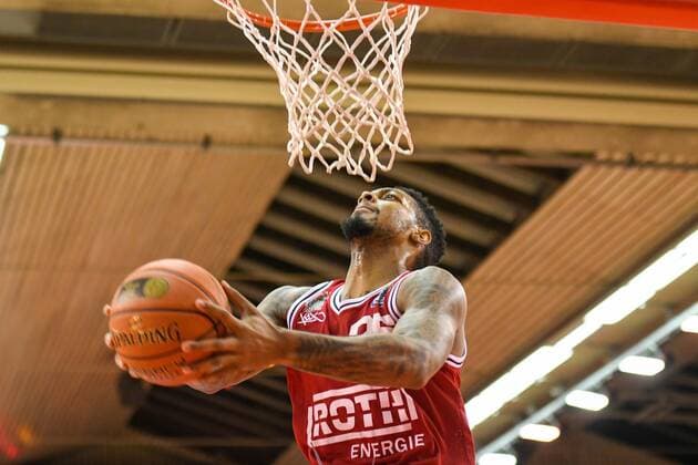 Phillip Fayne 11. Spieltag, Basketball Bundesliga, Basketball Saison 2021 2022, Deutschland, easyCredit BBL, Germany, Giessen 46ers, giessen rot, Herren, Jobstairs GIESSEN 46ers - Telekom Baskets Bonn, Männer, Bonn in weiss