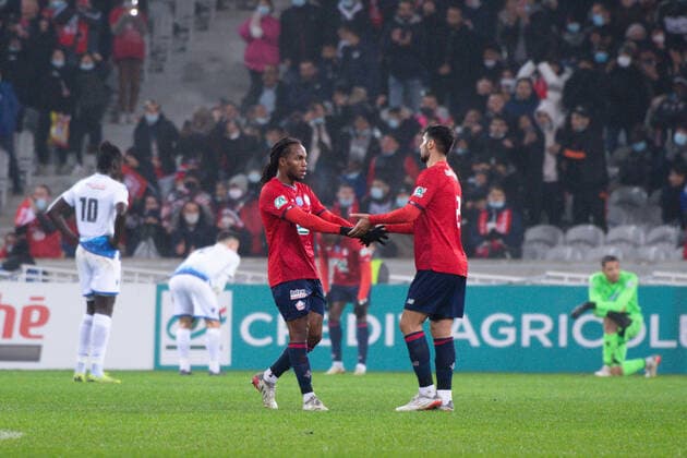 Joie des joueurs de l equipe du LOSC apres le but de Jonathan David ( 9 - LOSC ) - FOOTBALL : Lille vs Auxerre - Coupe de France - Lille - 18 12 2021 FedericoPestellini Panoramic 