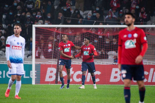Joie des joueurs de l equipe du LOSC apres le but de Jonathan David ( 9 - LOSC ) - FOOTBALL : Lille vs Auxerre - Coupe de France - Lille - 18 12 2021 FedericoPestellini Panoramic 