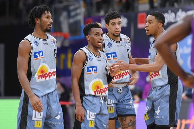 Terrell Harris (Merlins Crailsheim), T.J. Shorts, Jared Savag, Jaren Lewis (L-R) , Basketball, Bundesliga, BBL, BG Goettingen - Hakro Merlins Crailsheim , 18.12.2021, BG Goettingen - Hakro Merlins Crailsheim, Basketball, Bundesliga, GER, BBL, 18.12.2021 Goettingen Copyright: xEibner-Pressefotox-xRolandxSippelx