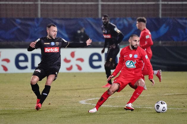 Mehdi Kadi (AS Cannes) - Romain Philippoteaux (Dijon FCO) FOOTBALL : AS Cannes vs Dijon FCO - 32 eme de finale de Coupe de France - Cannes - 18 12 2021 NorbertScanella Panoramic 