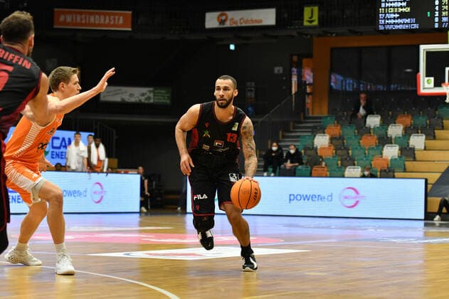 Taren Valdis Sullivan (Artland Dragons 13) Basketball, BARMER 2. Basketball Bundesliga, Saison 2020 21, RASTA Vechta - Artland Dragons, 18.12.2021, 14. Spieltag, Rasta Dome Vechta Copyright: xWenzel Eibner-Pressefotox RVA