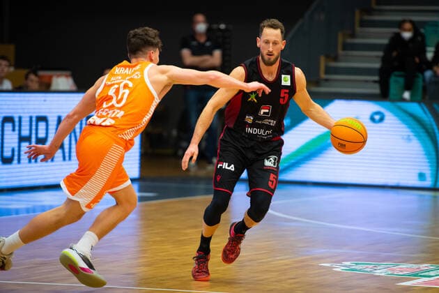 ProA: 14. Spieltag - RASTA Vechta vs. Artland Dragons, 18.12.2021 Kristofer Krause (RASTA Vechta, 36), Chase Chandler Griffin (Artland Dragons, 5); ProA: 14. Spieltag - RASTA Vechta vs. Artland Dragons am 18.12.2021 in Vechta (RASTA Dome), Germany, Copyright: xBEAUTIFULxSPORTS Neddermannx