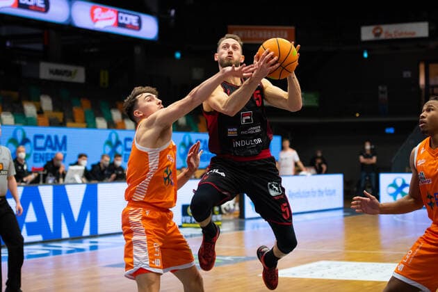 ProA: 14. Spieltag - RASTA Vechta vs. Artland Dragons, 18.12.2021 Kristofer Krause (RASTA Vechta, 36), Chase Chandler Griffin (Artland Dragons, 5); ProA: 14. Spieltag - RASTA Vechta vs. Artland Dragons am 18.12.2021 in Vechta (RASTA Dome), Germany, Copyright: xBEAUTIFULxSPORTS Neddermannx