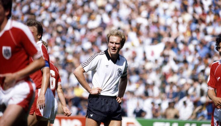 25.06.82 Deutschland - Österreich Spanien, Gijon, 25.06.1982, Fussball, FIFA WM 1982 in Spanien, DFB Deutschland - Österreich (1:0): Karl-Heinz Rummenigge (Deutschland). *** 25 06 82 Germany Austria Spain, Gijon, 25 06 1982, Football, FIFA World Cup 1982 in Spain, DFB Germany Austria 1 0 Karl Heinz Rummenigge Germany