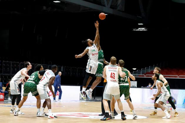 18.12.2021, easyCredit Basketball Bundesliga, BBL, Saison 2021 2022, Herren, Chemnitz Niners - Brose Bamberg Chemnitz Messe Chemnitz Sachsen Germany