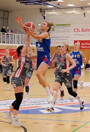 18.12.2021, xovx, Basketball Damen Bundesliga DBBL, BC pharmaserv Marburg - TSV 1880 Wasserburg v.l. Levke Broderson (TSV 1880 Wasserburg), Theresa Simon (BC pharmaserv Marburg), Laura Hebecker (TSV 1880 Wasserburg), Marie Bertholdt (BC pharmaserv Marburg) Marburg Georg Gaßmann Halle Hessen Deutschland (DE)