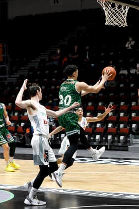 18.12.2021, easyCredit Basketball Bundesliga, BBL, Saison 2021 2022, Herren, Chemnitz Niners - Brose Bamberg Travis Jocelyn, Niners Chemnitz Chemnitz Messe Chemnitz Sachsen Germany