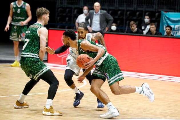 18.12.2021, easyCredit Basketball Bundesliga, BBL, Saison 2021 2022, Herren, Chemnitz Niners - Brose Bamberg Trent Lockett, Niners Chemnitz Chemnitz Messe Chemnitz Sachsen Germany