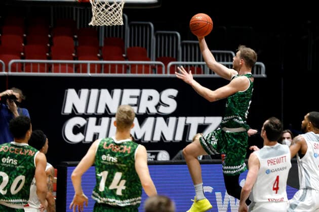 18.12.2021, easyCredit Basketball Bundesliga, BBL, Saison 2021 2022, Herren, Chemnitz Niners - Brose Bamberg Jan Niklas Wimberg, Niners Chemnitz Chemnitz Messe Chemnitz Sachsen Germany