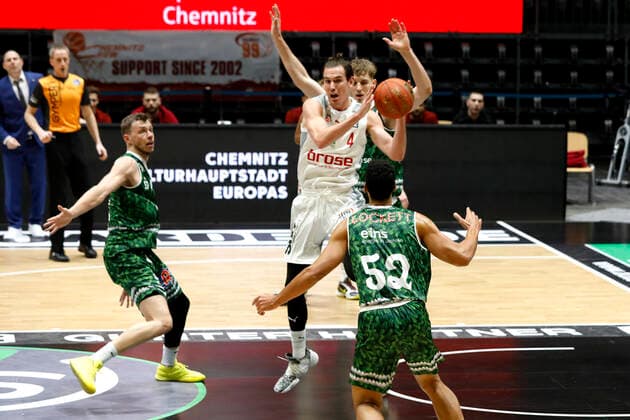 18.12.2021, easyCredit Basketball Bundesliga, BBL, Saison 2021 2022, Herren, Chemnitz Niners - Brose Bamberg Omar Prewitt, Brose Bamberg Chemnitz Messe Chemnitz Sachsen Germany