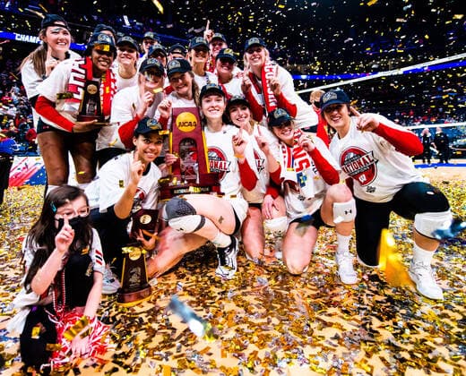 December 19, 2021, Columbus, Ohio, USA: The Wisconsin Badgers celebrate defeating Big 10 rival Nebraska in the NCAA, College League, USA Division 1 Championship at Nationwide Arena in Columbus Ohio, on December 18, 2021. Wisconsin went on to win the match 3:2. Columbus USA - ZUMAs268 20211219_zsp_s268_032 Copyright: xMatthewxSmithx