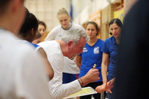 18.12.2021, xovx, Basketball Damen Bundesliga DBBL, BC pharmaserv Marburg - TSV 1880 Wasserburg Trainer Christoph Wysocki (BC pharmaserv Marburg) Marburg Georg Gaßmann Halle Hessen Deutschland (DE)