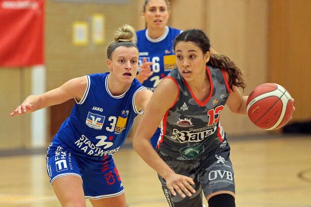 18.12.2021, xovx, Basketball Damen Bundesliga DBBL, BC pharmaserv Marburg - TSV 1880 Wasserburg v.l. Alexandra Wilke (BC pharmaserv Marburg), Theresa Simon (BC pharmaserv Marburg), Mikayla Williams (TSV 1880 Wasserburg) Marburg Georg Gaßmann Halle Hessen Deutschland (DE)