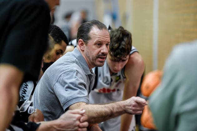 Barmer 2. Basketball Bundesliga ProB, Rheinstars Koeln vs. WWU Baskets Muenster, 18.12.2021 Simon Cote (Trainer RheinStars Koeln), Barmer 2. Basketball Bundesliga ProB, Rheinstars Koeln vs. WWU Baskets Muenster am 18.12.2021 im ASV Koeln in Koeln (Nordrhein-Westfalen) Copyright: xBEAUTIFULxSPORTS Mueller-Laschetx