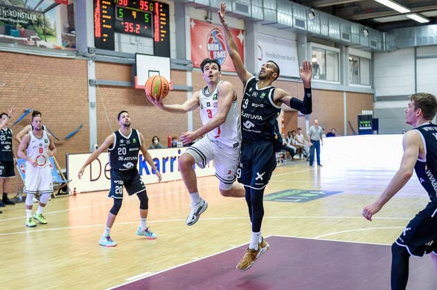 Barmer 2. Basketball Bundesliga ProB, Rheinstars Koeln vs. WWU Baskets Muenster, 18.12.2021 Yannick Kneesch (RheinStars Koeln 3), Adam Touray (WWU Baskets Muenster 19), Barmer 2. Basketball Bundesliga ProB, Rheinstars Koeln vs. WWU Baskets Muenster am 18.12.2021 im ASV Koeln in Koeln (Nordrhein-Westfalen) Copyright: xBEAUTIFULxSPORTS Mueller-Laschetx