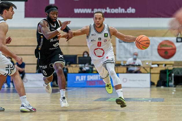 Barmer 2. Basketball Bundesliga ProB, Rheinstars Koeln vs. WWU Baskets Muenster, 18.12.2021 Ryan Timothy Richmond (WWU Baskets Muenster 0), Andrej Mangold (RheinStars Koeln 0), Barmer 2. Basketball Bundesliga ProB, Rheinstars Koeln vs. WWU Baskets Muenster am 18.12.2021 im ASV Koeln in Koeln (Nordrhein-Westfalen) Copyright: xBEAUTIFULxSPORTS Mueller-Laschetx