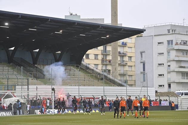 Fußball, Coupe de France, Red Star Paris - AS Monaco entree des joueurs - ambiance fumigenes supporters de Monaco FOOTBALL : Red Star vs as Monaco - 1 32e finale coupe de France - 19 12 2021 JBAutissier Panoramic 