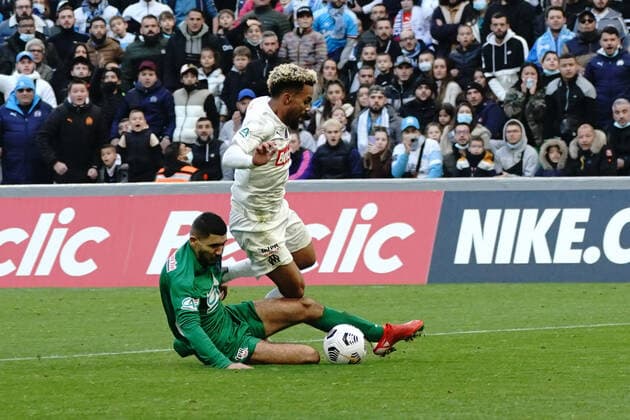 Fußball, Coupe de France, Olympique Marseille - ES Cannet Rocheville Konrad De La Fuente (Olympique de Marseille) - Iheb Lahouel (Le Cannet Rocheville) FOOTBALL : OM vs Cannet Rocheville - 32 eme de finale de Coupe de France - Marseille - 19 12 2021 NorbertScanella Panoramic 