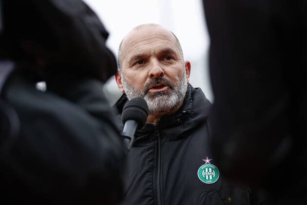Pascal Dupraz - Entraineur (AS Saint-Etienne) FOOTBALL : 32eme finale de la Coupe de France - Lyon La Duchere vs Saint-Etienne - 19 12 2021 AurelienMorissard Panoramic 
