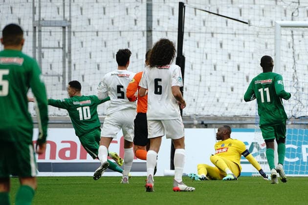 Fußball, Coupe de France, Olympique Marseille - ES Cannet Rocheville But - Mike Core (Le Cannet Rocheville) - Steve Mandanda (Olympique de Marseille) FOOTBALL : OM vs Cannet Rocheville - 32 eme de finale de Coupe de France - Marseille - 19 12 2021 NorbertScanella Panoramic 