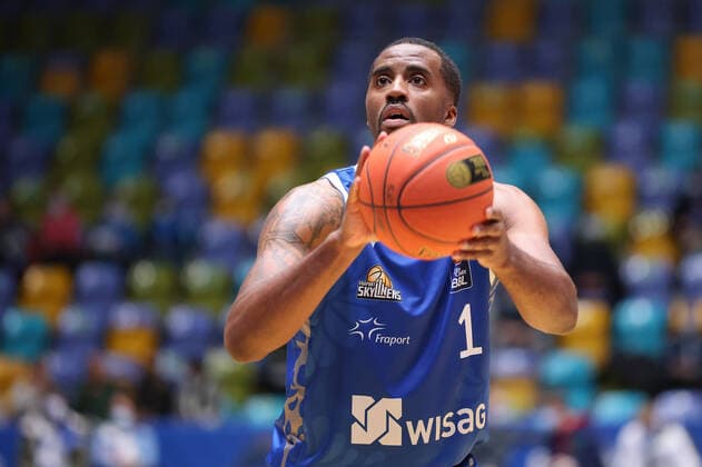 Fraport Skyliners - Syntainics MBC, easyCredit-BBL Jamel McLean (Fraport Skyliners, 1). Basketball-Spiel des easyCredit BBL zwischen den Fraport Skyliners und dem Mitteldeutschen Basketball Club am 19. Dezember 2021 in der Ballsporthalle in Frankfurt am Main., Frankfurt am Main Hessen Deutschland Ballsporthalle
