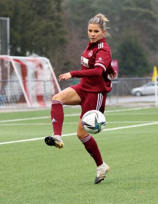 19.12.2021 - Fussball - Saison 2021 2022 - 2. Frauen-Fussball - Bundesliga - 13. Spieltag: 1. FC Nürnberg FCN ( Club ) - TSG 1899 Hoffenheim II - Sportfoto Zink DaMa - Jana Rippberger (17, 1. FC Nürnberg FCN ) - Freisteller Einzelbild
