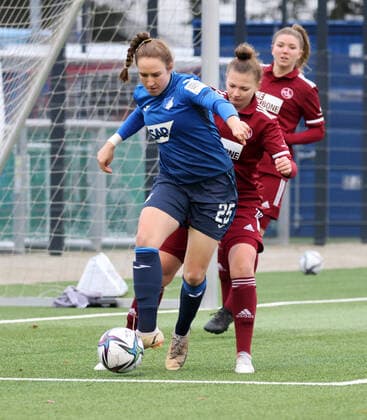19.12.2021 - Fussball - Saison 2021 2022 - 2. Frauen-Fussball - Bundesliga - 13. Spieltag: 1. FC Nürnberg FCN ( Club ) - TSG 1899 Hoffenheim II - Sportfoto Zink DaMa - Anne Reif (25, TSG 1899 Hoffenheim II ) Jessica May (6, 1. FC Nürnberg FCN )