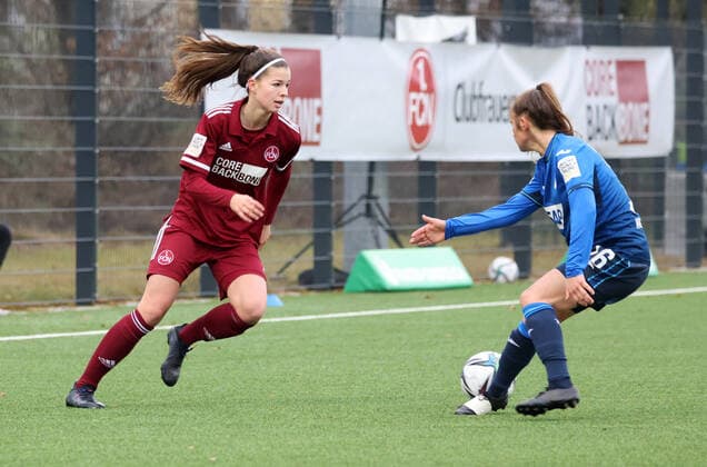 19.12.2021 - Fussball - Saison 2021 2022 - 2. Frauen-Fussball - Bundesliga - 13. Spieltag: 1. FC Nürnberg FCN ( Club ) - TSG 1899 Hoffenheim II - Sportfoto Zink DaMa - Nele Bauereisen (23, 1. FC Nürnberg FCN ) Marie Philipzen (16, TSG 1899 Hoffenheim II )