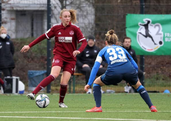 19.12.2021 - Fussball - Saison 2021 2022 - 2. Frauen-Fussball - Bundesliga - 13. Spieltag: 1. FC Nürnberg FCN ( Club ) - TSG 1899 Hoffenheim II - Sportfoto Zink DaMa - Nadja Burkard (22, 1. FC Nürnberg FCN ) Sophie Riepl (33, TSG 1899 Hoffenheim II )