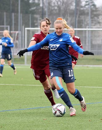19.12.2021 - Fussball - Saison 2021 2022 - 2. Frauen-Fussball - Bundesliga - 13. Spieltag: 1. FC Nürnberg FCN ( Club ) - TSG 1899 Hoffenheim II - Sportfoto Zink DaMa - Luisa Richert (10, 1. FC Nürnberg FCN ) Mathilde Janzen (10, TSG 1899 Hoffenheim II )