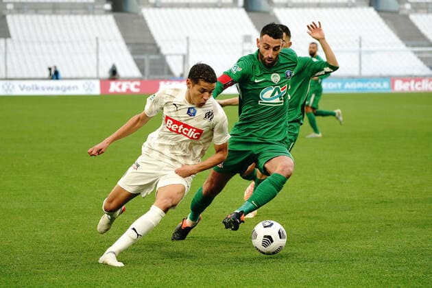 Amine Harit (Olympique de Marseille) - Anthony Calatayud (Le Cannet Rocheville) FOOTBALL : OM vs Cannet Rocheville - 32 eme de finale de Coupe de France - Marseille - 19 12 2021 NorbertScanella Panoramic 