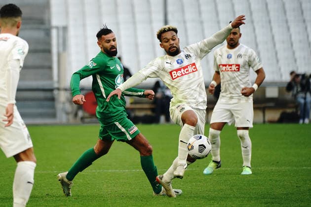 Konrad De La Fuente (Olympique de Marseille) - Omar Tahtouh (Le Cannet Rocheville) FOOTBALL : OM vs Cannet Rocheville - 32 eme de finale de Coupe de France - Marseille - 19 12 2021 NorbertScanella Panoramic 