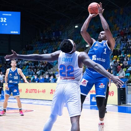 19.12.2021, xsltx, Basketball BBL Bundesliga, Frankfurt Skyliners - Syntainics MBC Weissenfels emspor, v.re. Im ersten Spiel für die Skyliners in Form: Jamel McLean - Forward (Fraport Skyliners) (DFL DFB REGULATIONS PROHIBIT ANY USE OF PHOTOGRAPHS as IMAGE SEQUENCES and or QUASI-VIDEO) Frankfurt am Main