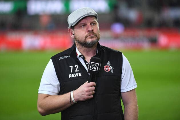 Fußball 1. Bundesliga 17. Spieltag 1. FC Köln - VfB Stuttgart am 19.12.2021 im RheinEnergieStadion in Köln Steffen Baumgart ( Trainer Cheftrainer Köln ) im DAZN im Interview DFL regulations prohibit any use of photographs as image sequences and or quasi-video. *** Football 1 Bundesliga 17 Spieltag 1 FC Köln VfB Stuttgart am 19 12 2021 im RheinEnergieStadion in Köln Steffen Baumgart Trainer Cheftrainer Köln im DAZN im Interview DFL regulations prohibit any use of photographs as image sequences and or quasi video xHDx