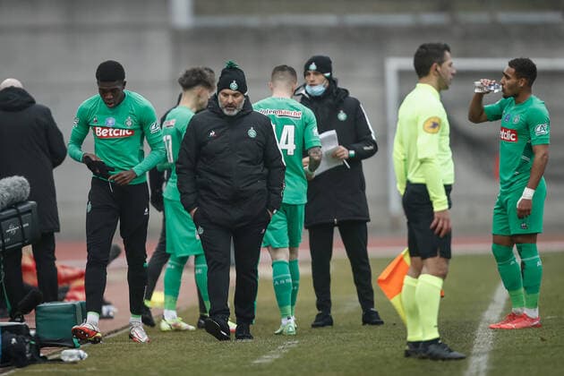 Pascal Dupraz - Entraineur (AS Saint-Etienne) FOOTBALL : 32eme finale de la Coupe de France - Lyon La Duchere vs Saint-Etienne - 19 12 2021 AurelienMorissard Panoramic 