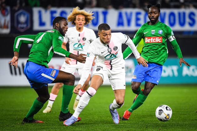 December 19, 2021, Valenciennes, France, France: Kylian MBAPPE of PSG during the French Cup match between Entente Feignies-Aulnoye and Paris Saint-Germain (PSG) at Stade du Hainaut on December 19, 2021 in Valenciennes, France. Valenciennes France - ZUMAm308 20211219_zsp_m308_002 Copyright: xMatthieuxMirvillex