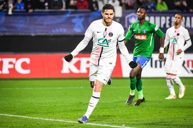 December 19, 2021, Valenciennes, France, France: Mauro ICARDI of PSG celebrates his goal during the French Cup match between Entente Feignies-Aulnoye and Paris Saint-Germain (PSG) at Stade du Hainaut on December 19, 2021 in Valenciennes, France. Valenciennes France - ZUMAm308 20211219_zsp_m308_004 Copyright: xMatthieuxMirvillex