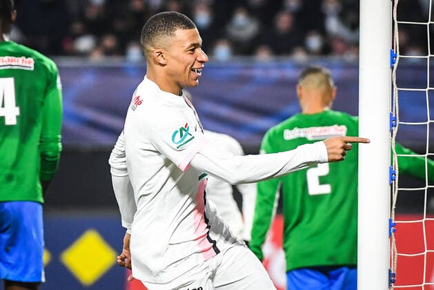 December 19, 2021, Valenciennes, France, France: Kylian MBAPPE of PSG celebrates his goal during the French Cup match between Entente Feignies-Aulnoye and Paris Saint-Germain (PSG) at Stade du Hainaut on December 19, 2021 in Valenciennes, France. Valenciennes France - ZUMAm308 20211219_zsp_m308_006 Copyright: xMatthieuxMirvillex