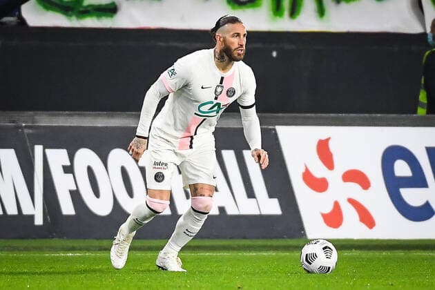 December 19, 2021, Valenciennes, France, France: Sergio RAMOS of PSG during the French Cup match between Entente Feignies-Aulnoye and Paris Saint-Germain (PSG) at Stade du Hainaut on December 19, 2021 in Valenciennes, France. Valenciennes France - ZUMAm308 20211219_zsp_m308_007 Copyright: xMatthieuxMirvillex